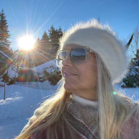 Meet your Posher, Jolie - Picture 11 of 15